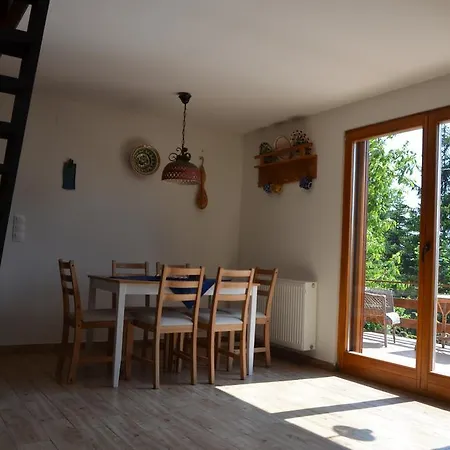 Feriehus Ozgida Nyaralohaz Zebegény